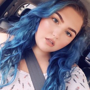 Meet your Posher, Adrianna